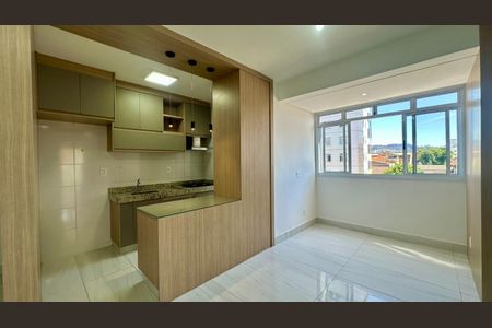 Sala  de apartamento para alugar com 3 quartos, 80m² em Sagrada Família, Belo Horizonte