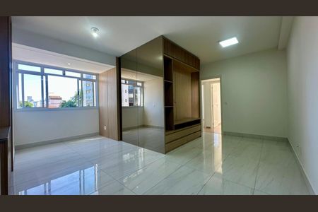 Sala  de apartamento para alugar com 3 quartos, 80m² em Sagrada Família, Belo Horizonte