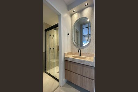 Banheiro de apartamento para alugar com 1 quarto, 32m² em Pinheiros, São Paulo