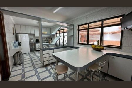 Casa à venda com 3 quartos, 230m² em Vila Carrão, São Paulo