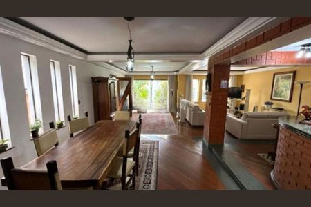 Casa à venda com 3 quartos, 230m² em Vila Carrão, São Paulo