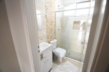 Banheiro de kitnet/studio à venda com 1 quarto, 44m² em Cambuí, Campinas