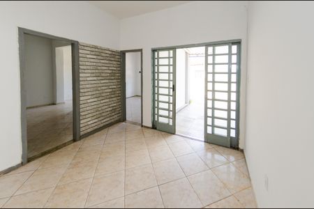 Sala de casa à venda com 2 quartos, 460m² em Barreiro, Belo Horizonte