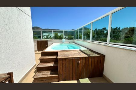 Apartamento à venda com 181m², 3 quartos e 2 vagas Apartamento à venda com 181m², 3 quartos e 2 vagasÁrea comum - Piscina