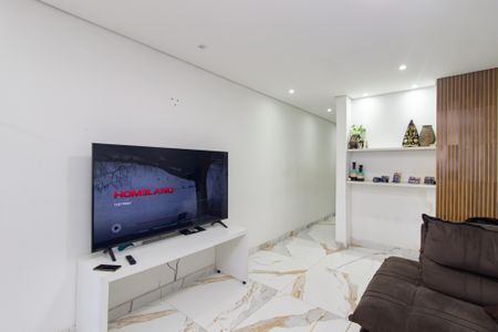 Sala de casa para alugar com 3 quartos, 180m² em Jardim das Oliveiras, São Paulo