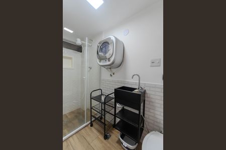 Banheiro de apartamento para alugar com 1 quarto, 28m² em Bela Vista, São Paulo