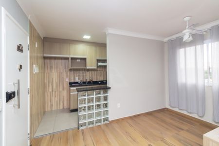 Sala de apartamento para alugar com 2 quartos, 45m² em Jardim Helena, São Paulo