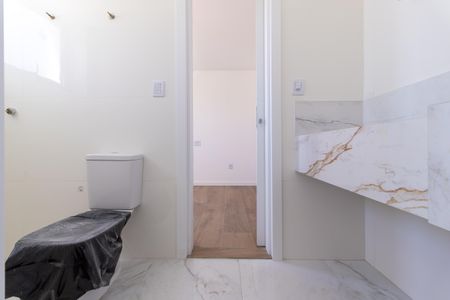 Apartamento à venda com 135m², 4 quartos e 4 vagasBanheiro da Semi-Suite