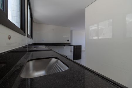 Apartamento à venda com 135m², 4 quartos e 4 vagasCozinha
