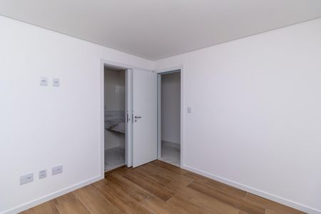 Apartamento à venda com 135m², 4 quartos e 4 vagasQuarto 2