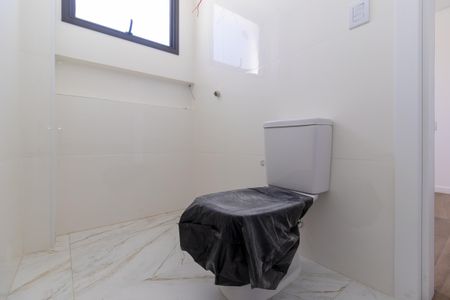 Apartamento à venda com 135m², 4 quartos e 4 vagasBanheiro da Semi-Suite