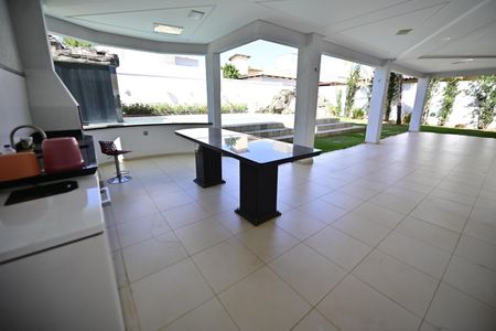 Casa de condomínio para alugar com 400m², 3 quartos e 4 vagas