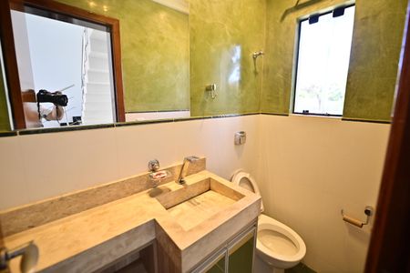 Casa de condomínio para alugar com 400m², 3 quartos e 4 vagas