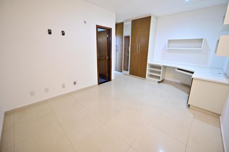 Casa de condomínio para alugar com 400m², 3 quartos e 4 vagas