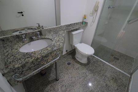 Banheiro de apartamento para alugar com 1 quarto, 32m² em Vila Osasco, Osasco
