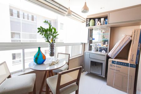 Apartamento para alugar com 98m², 3 quartos e 2 vagas Apartamento para alugar com 98m², 3 quartos e 2 vagasVaranda