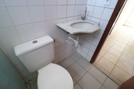 Banheiro Social de apartamento para alugar com 2 quartos, 58m² em Cazeca, Uberlândia