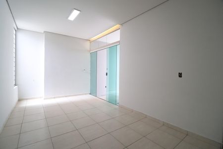 Sala de casa para alugar com 3 quartos, 70m² em Jardim das Palmeiras, Uberlândia