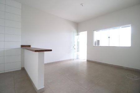 Sala de casa para alugar com 2 quartos, 60m² em Jardim das Palmeiras, Uberlândia