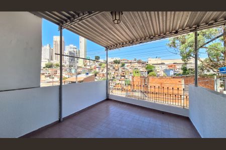 Varanda e área de serviço de casa para alugar com 2 quartos, 70m² em Vila Anglo Brasileira, São Paulo