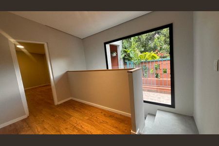 Casa à venda com 3 quartos, 189m² em Vila Madalena, São Paulo
