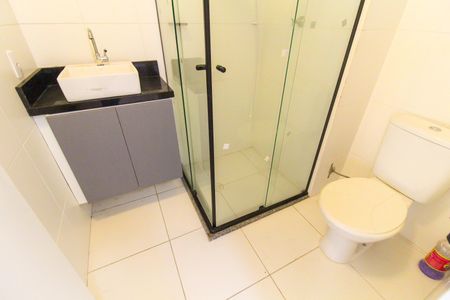 Banheiro de kitnet/studio para alugar com 1 quarto, 26m² em Jardim Helena, São Paulo