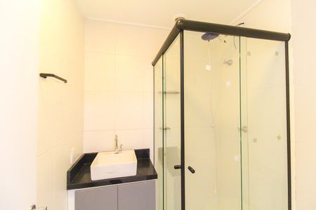 Banheiro de kitnet/studio para alugar com 1 quarto, 26m² em Jardim Helena, São Paulo