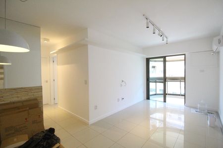 Sala de apartamento para alugar com 2 quartos, 76m² em Barra da Tijuca, Rio de Janeiro