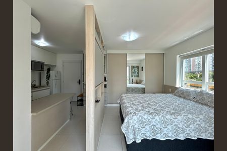 Quarto de kitnet/studio para alugar com 1 quarto, 32m² em Brooklin, São Paulo