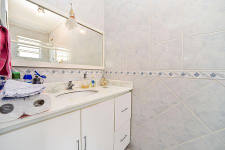 Banheiro da Suíte de apartamento para alugar com 1 quarto, 48m² em Passo D’areia, Porto Alegre