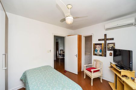 Suíte de apartamento para alugar com 1 quarto, 48m² em Passo D’areia, Porto Alegre