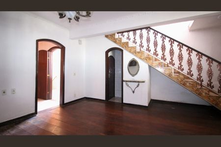 Casa à venda com 5 quartos, 250m² em Vila Macedopolis, São Paulo