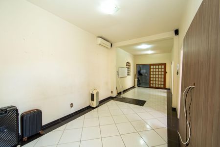 SALA de casa para alugar com 4 quartos, 340m² em Padre Eustáquio, Belo Horizonte