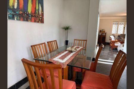 Casa à venda com 4 quartos, 217m² em Itaipu, Niterói