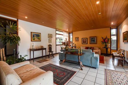 Casa à venda com 4 quartos, 330m² em Itaipu, Niterói