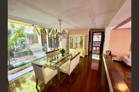 Casa à venda com 4 quartos, 600m² em Itaipu, Niterói