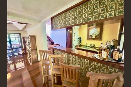 Casa à venda com 4 quartos, 600m² em Itaipu, Niterói