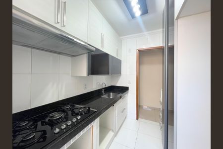 Cozinha de apartamento à venda com 3 quartos, 70m² em Planalto, Belo Horizonte