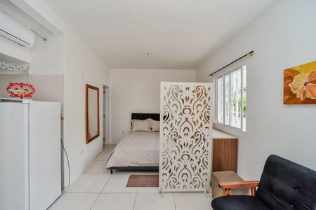 Sala/Quarto de kitnet/studio para alugar com 1 quarto, 29m² em Vila Jardim, Porto Alegre