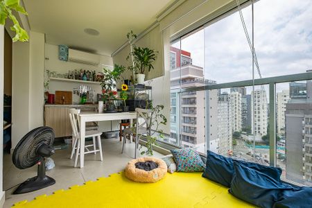 Sala - Varanda de apartamento para alugar com 2 quartos, 68m² em Sumaré, São Paulo